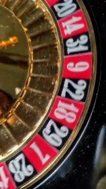 Roda Roleta Casino Com Bola Números Fundo Escuro Close Vídeo — Vídeo de Stock