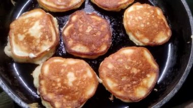 Krep bir tavada kızarmış