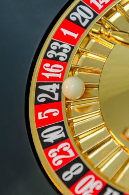 Kumarhanede rulet çarkı dönüyor.