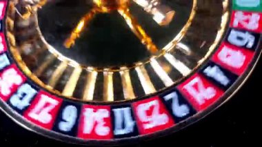 Kumarhane ruleti ve yedi numara kazandı. Büyük kumar, kazanma, ikramiye ve kumar bağımlılığı kavramı