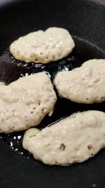 Krep bir tavada kızarmış