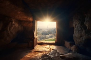 Ahşap bankları olan taştan bir mağaranın manzarası. Bahar güneşinin ışınları Ortodoks haçına bakan taş hendeği aydınlatıyor. Paskalya 'nın aydınlık bayramı dini konsepti