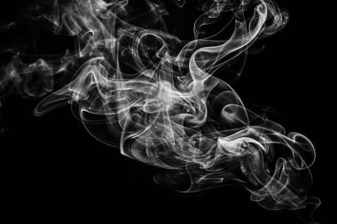 Resim siyah arkaplanda beyaz duman detaylı