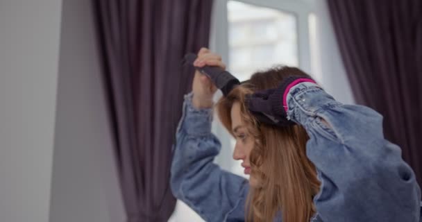 Beautiful Blonde Young Woman Twists Her Hair Curling Iron Festive — Stock Video