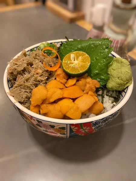 Japanisches Essen Seeigel Und Krabbenfleisch Don Oder Donburi Reisschale — Stockfoto