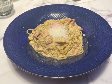Lezzetli spagetti carbonara yemeği, İtalyan mutfağı.