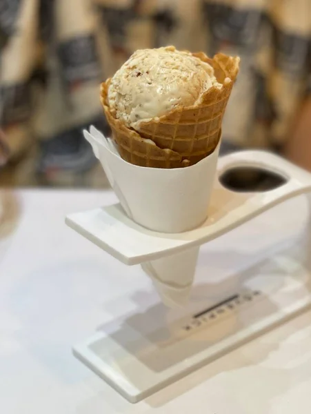 Cône Crème Glacée Aux Noix Érable — Photo
