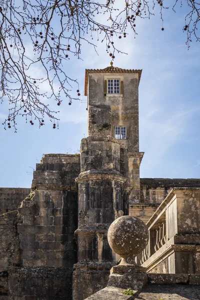 Portekiz, Tomar 'daki İsa Manastırı' nın bir kulesinin detaylı görüntüsü.