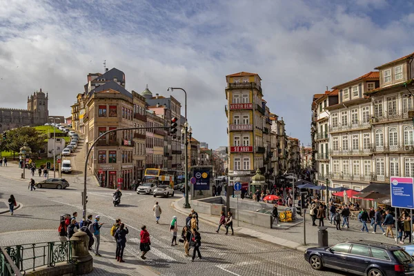 Porto Portugal Março 2023 Almeida Garret Square Buildings People Crossing — Fotografia de Stock
