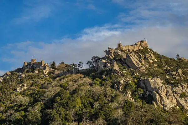 Portekiz, Sintra 'daki Fas şatosundan Castelo dos Mouros. Yüksek kalite fotoğraf