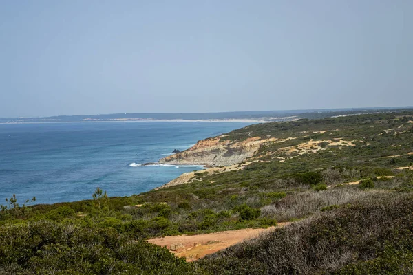 Portekiz 'in Arrabida kentindeki Cape Espichel sahil manzarası