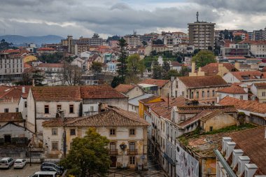 Leiria, Portekiz - 5 Mart 2023: Eski şehrin yukarıdan panoraması