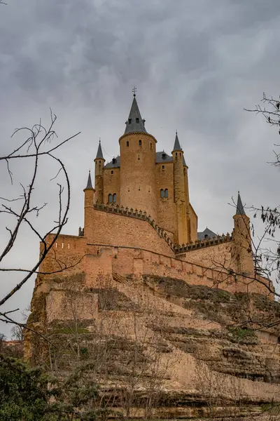 Segovia 'lı Alcazar, İspanya' daki ünlü romantik ortaçağ kalesi.