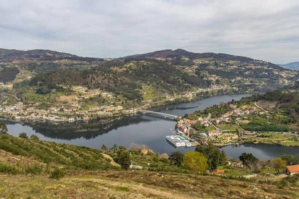 stock image The valley of Douro river, from the viewpoint of Teixeiro, Miradouro de Teixeiro