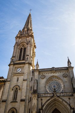 Bilbao Katolik katedrali Gotik-diriliş cephesiyle Bilboko Donejakue katedrala