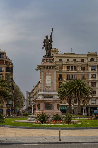 San Sebastian Espanha Março 2023 Plaza Okendo Com Uma Estátua — Fotografia de Stock