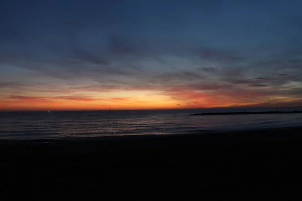 Sonnenuntergang Zapillo Strand Almeria Spanien Sonne Hinter Dem Horizont Versteckt — Stockfoto