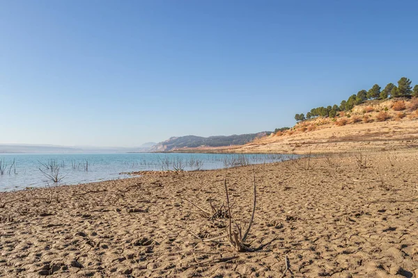 Endülüs, İspanya 'daki Negratin Gölü' nde güneşli bir kış günü