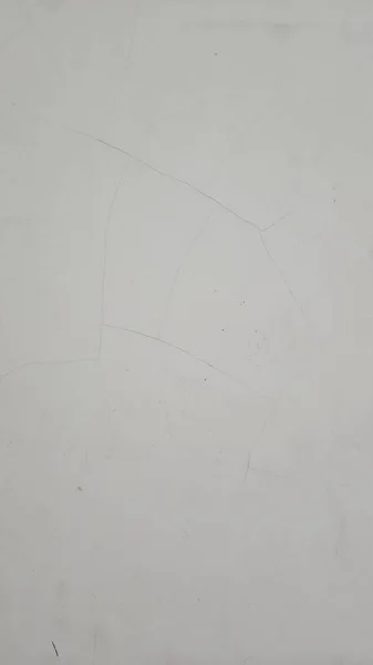 Kırık Kemikli Beyaz Bir Duvarın Fotoğrafı — Stok fotoğraf