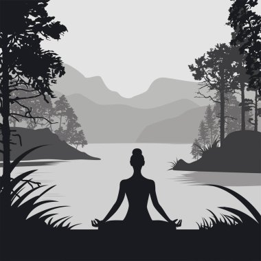 Güzel çekici kadın orman manzaralı yoga pozu veriyor.