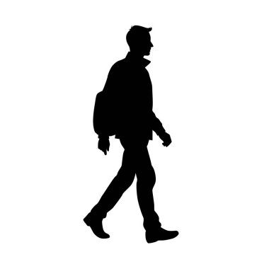 Sokak siluetinde yürüyen adam, hareketli insanların siluetleri sokakta kalabalıklaşıyor.