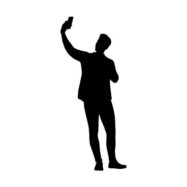 Cep telefonundan selfie çeken adam, selfie çeken adam, telefon siluetiyle fotoğraf çeken adam.