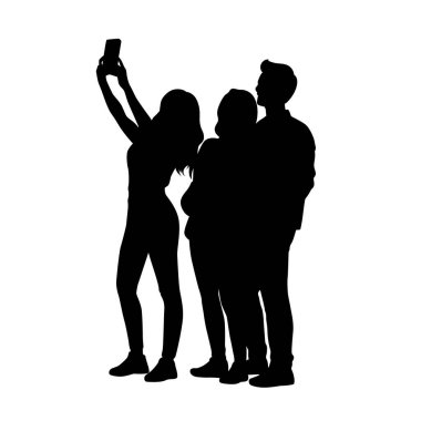 Cep telefonuyla selfie çeken bir grup erkek ve kadın, grup selfie, telefon siluetiyle fotoğraf çeken arkadaşlar.