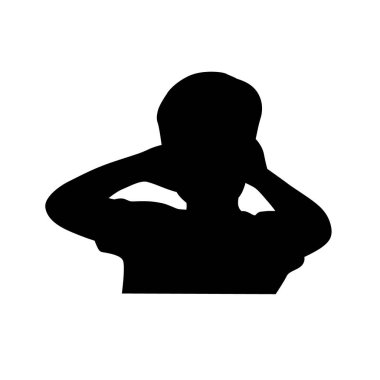 Sinirli, sinirli çocuk, kulaklarını siluetten kapatıyor.