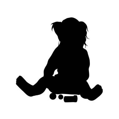 Çocuk oyuncaklarla oynuyor, küçük kız evde oyuncaklarla oynuyor. Yeni yürümeye başlayan çocuk eğleniyor.