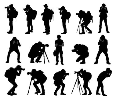 Kameraman silueti. Bir kameramanın silueti, beyaz arka planda izole edilmiş bir kamera operatörü.