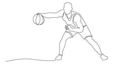Erkek basketbolcu top sürüyor, basketbol oyuncuları hareket çizgisinde.