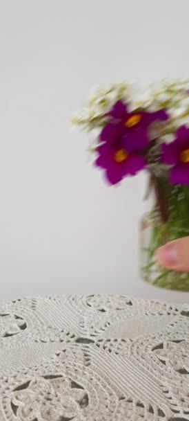 Днем Матери Цветы Мамы Прекрасный Букет Весенних Цветов Оформленный Прозрачной — стоковое видео