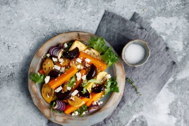 Erdemli Lezzet: Koyun peynirli vejetaryen salatası!