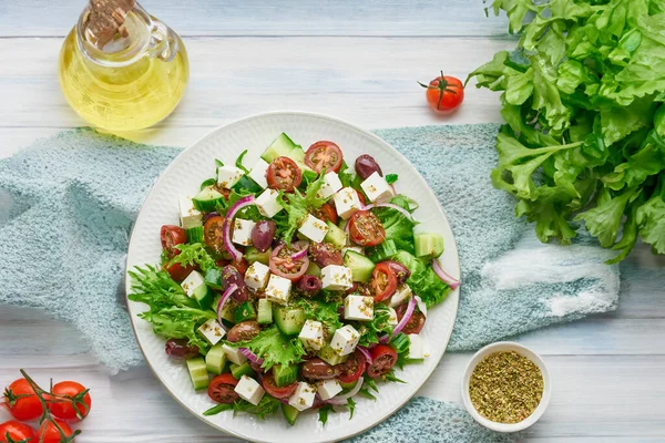 Sulu Domatesler Kremalı Feta Yunan Salata Zevkini Yükseltiyor — Stok fotoğraf