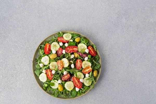 Arugula Domates Salatalık Karışımı Canlandırılıyor — Stok fotoğraf