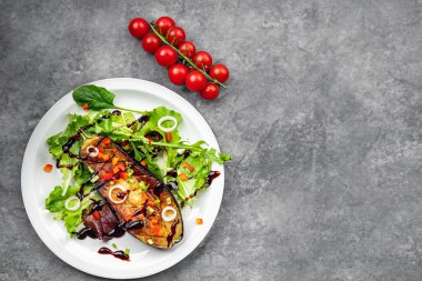 Sebzeli Patlıcan Salatası: Tabakta Tazelik