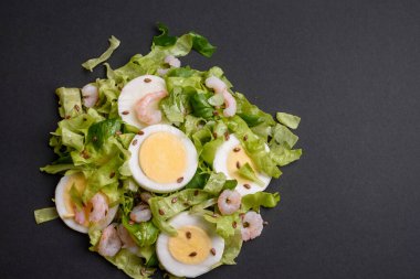 Karides Sansasyonu: Enfes ve Erdemli Salata