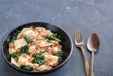 Keto Mutfak Büyüsü Sağlıklı Bir Zevk Hazırlıyor