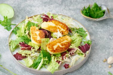 Çıtır çıtır Halloumi Erdemli Salata Lezzeti