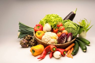 Canlı renklerde bir hayat Ağız sulandıran ihtişamlarıyla yakalanmış bir dizi sebze