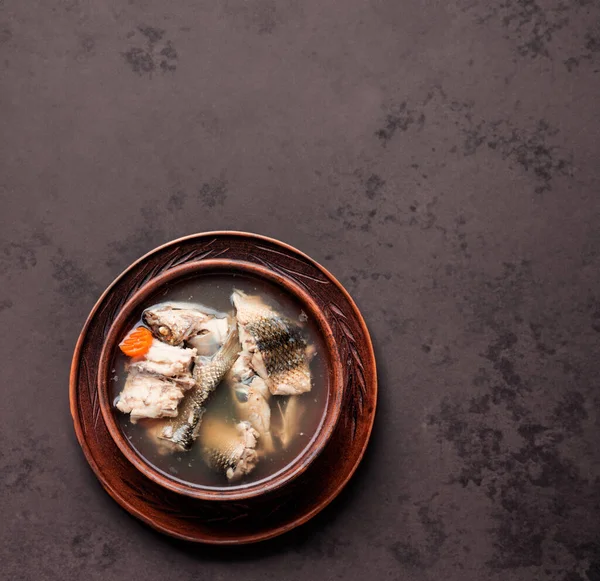 Ulusal Rus balık çorbası, aromalı bir mutfak lezzeti.