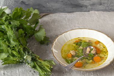 İtalyan düğün çorbasının tadını çıkarıyorum.