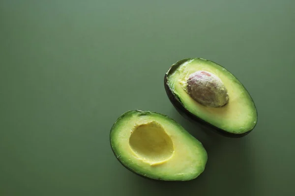 Snijwonden Van Biologische Hass Avocado Houten Tafel Klaar Voor Een — Stockfoto