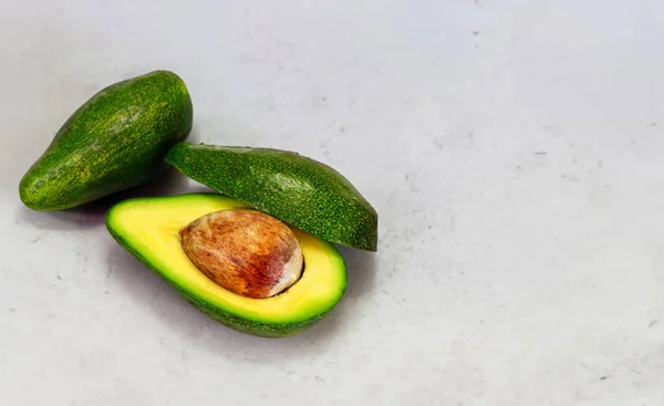 Omarm Frisheid Van Een Groene Avocado — Stockfoto