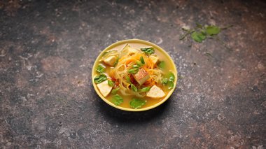 Tofulu karidesli şehriye çorbası.