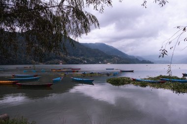 Pokhara, Nepal 'deki dağların güzel manzarası