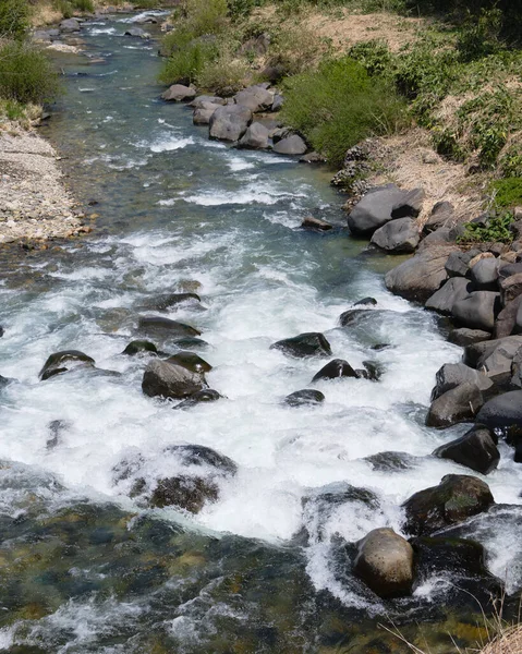 Dağ Nehrinin Güzel Manzarası — Stok fotoğraf
