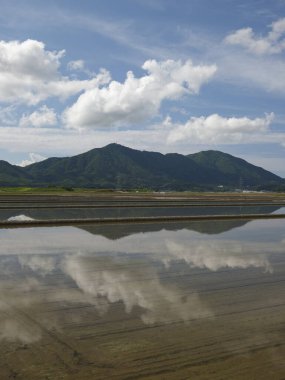 Pirinç ekmeden önce çeltik tarlaları ve dağlar