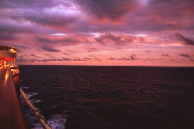 görkemli kanepe et lever de soleil en mer