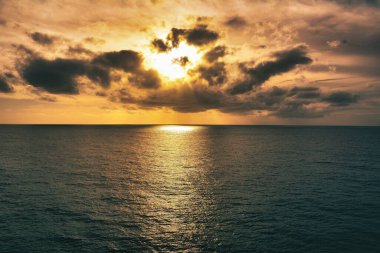 Kanepe de soleil splendide et en toute quitude 